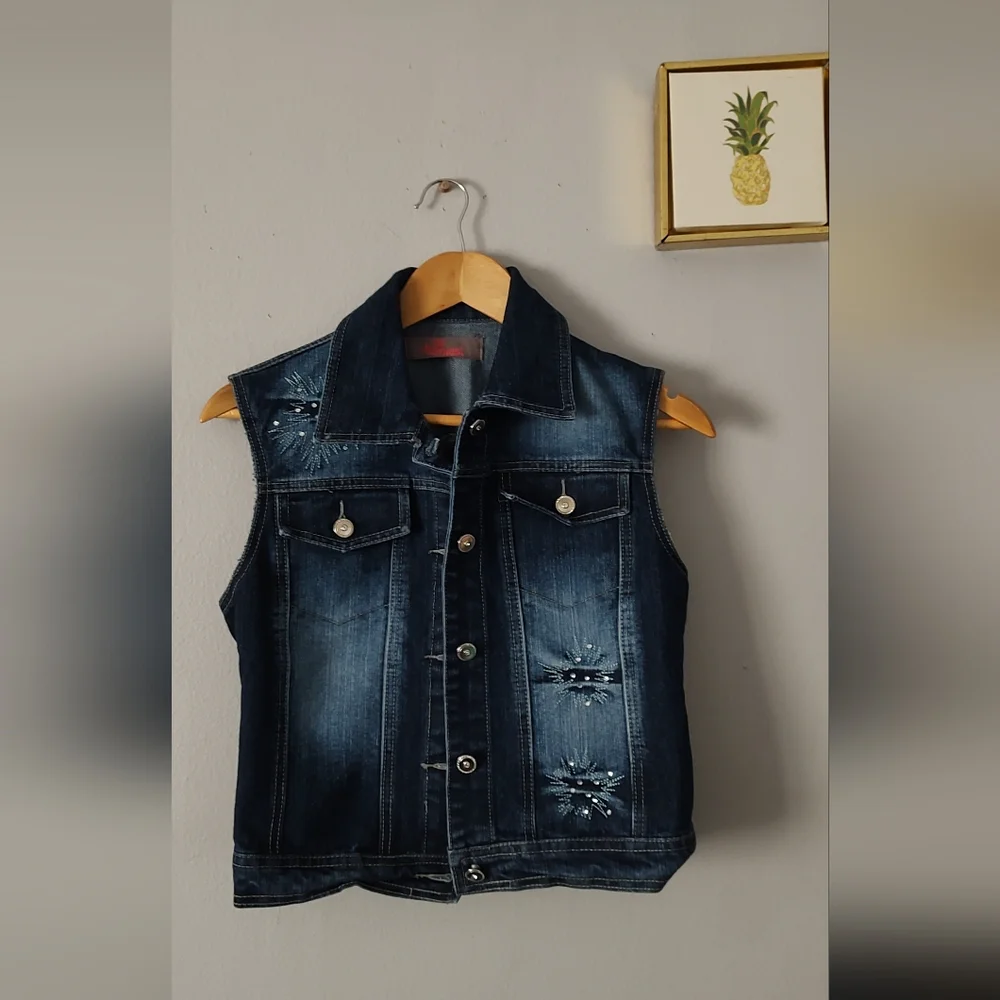 Vest Miss jeanius jeans  size  small girl's color blue dark with embellished New